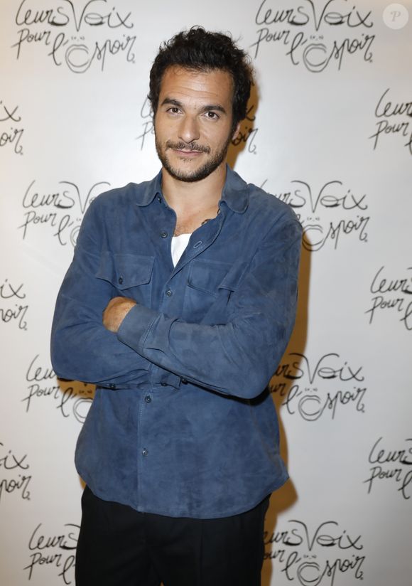 Amir Haddad - Photocall de la 10ème édition du concert caritatif "Leurs voix pour l'espoir" au profit de la fondation ARCAD (Aide et recherche en Cancérologie Digestive) et la lutte contre le cancer du pancréas à l'Olympia à Paris le 11 octobre 2021. © Marc Ausset-Lacroix - Pierre Perusseau / Bestimage