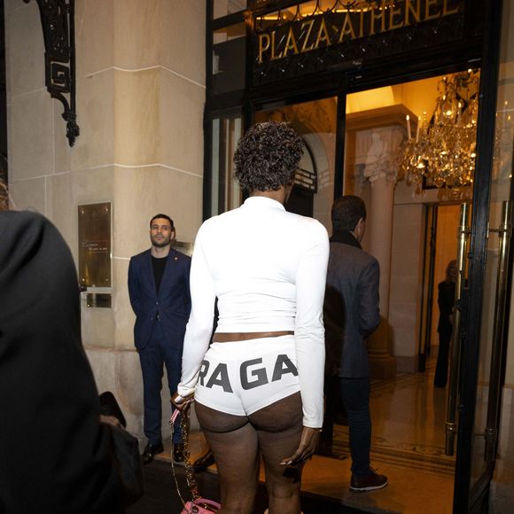 Aya Nakamura - Arrivées à la soirée de lancement du Whisky de la chanteuse Beyoncé "SirDavis" à l'hôtel Plaza Athénée à Paris le 24 septembre 2024.