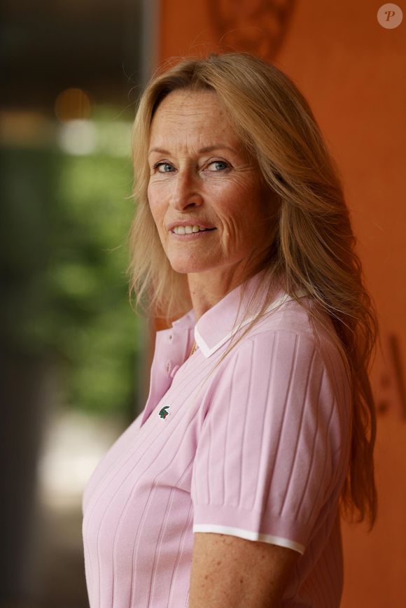 Estelle Lefébure au photocall du village lors des Internationaux de France de Tennis de Roland Garros 2026, à Paris, France, le 29 mai 2026. © Dominique Jacovides/Bestimage