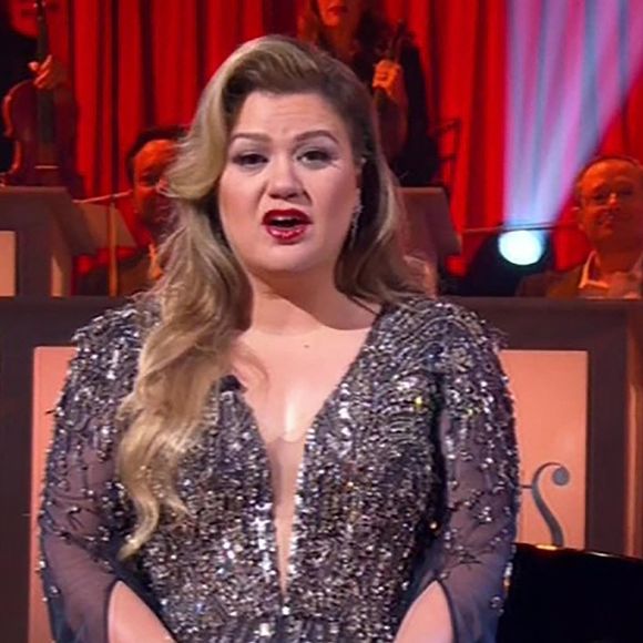 Kelly Clarkson a pris cette décision pour se rendre au chevet de son ex-mari

Kelly Clarkson est émue aux larmes en évoquant son premier Noël en solo après son divorce dans son émission sur NBC en 2022.
Crédit : Backgrid UK/ Bestimage