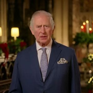 Le roi Charles III d'Angleterre enregistre son message de voeux de Noël pour la télévision dans la chapelle Fitzrovia à Londres, le 25 décembre 2022. 

Photo : Alpha Agency / Bestimage