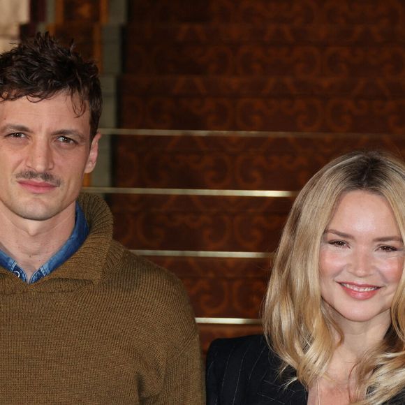Niels Schneider et Virginie Efira posent pour le tapis rouge dans le hall du Disneyland Hotel lors de la célébration de la réouverture du Disneyland Hotel à Disneyland le 03 février 2024 à Paris, France. Photo by Jerome Domine/ABACAPRESS.COM