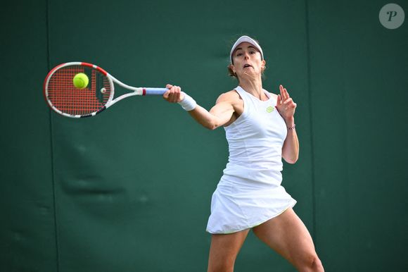 Alize Cornet (FRA) joue son premier tour aux Championnats de Wimbledon 2023 à l'AELTC à Londres, Royaume-Uni, le 5 juillet 2023. Photo par Corinne Dubreuil/ABACAPRESS.COM