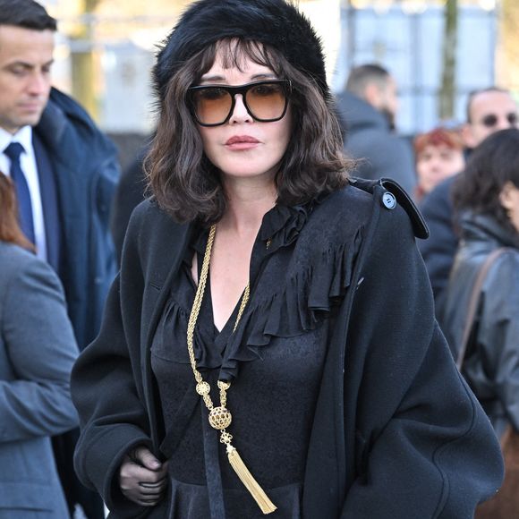 Isabelle Adjani a assisté au défilé Chloé
Isabelle Adjani arrive au défilé Chloé pendant la semaine de la mode à Paris, France. Photo by Julien Reynaud/APS-Medias/ABACAPRESS.COM