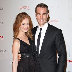 Une photo d'une petite parenthèse enchantée pour celui qui luttait alors contre la maladie depuis presque trois ans lorsque le cliché a été capturé.
James Van Der Beek, Kimberly Brook - au gala du Los Angeles County Museum of Art (LACMA) qui se tenait à Los Angeles le 5 novembre 2011.