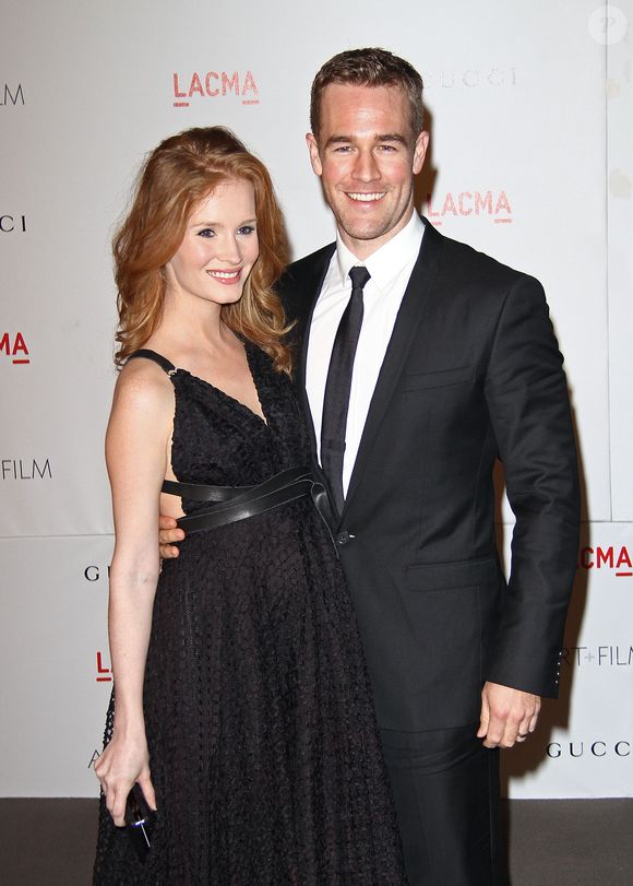 Une photo d'une petite parenthèse enchantée pour celui qui luttait alors contre la maladie depuis presque trois ans lorsque le cliché a été capturé.

James Van Der Beek, Kimberly Brook - au gala du Los Angeles County Museum of Art (LACMA) qui se tenait à Los Angeles le 5 novembre 2011.