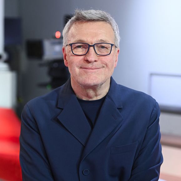 Exclusif - Laurent Ruquier lors de l'enregistrement de l'émission "Vivement dimanche" au studio Rive Gauche, présentée par M.Drucker avec une diffusion sur France 3 le 8 mars 2026, à Paris, France, le 25 février 2026. © Guillaume Gaffiot/Bestimage
