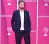 Il s’accorde notamment une journée entière de repos chaque lundi.

Emmanuel Moire - Soirée d'ouverture de la 7ème saison de "CanneSeries" à Cannes le 5 avril 2024. © Denis Guignebourg/Bestimage