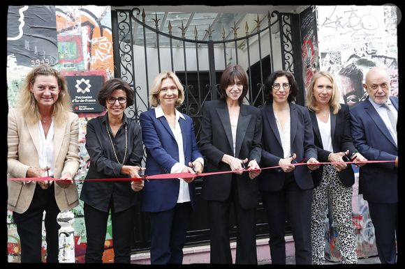 Lorraine Dauchez, Fondatrice, ARTEUM, Rachida Dati, maire du 7ème arrondissement de Paris, Valérie Pécresse, présidente du conseil régional d'Ile de France, Charlotte Gainsbourg, Rima Abdul Malak, ministre de la culture, Dominique Dutreix, président Coffim lors de l'inauguration de la Maison Gainsbourg, rue de Verneuil à Paris le 14 septembre 2023. © Alain Guizard / Bestimage