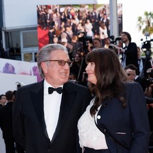 Daniel Auteuil accompagné de sa femme Aude Ambroggi

Daniel Auteuil et sa femme Aude Ambroggi - Montée des marches de la cérémonie de clôture du 78ème Festival International du Film de Cannes, au Palais des Festivals à Cannes. Le 24 mai 2025
© Jacovides-Moreau / Bestimage