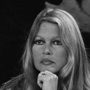 Archives - En France, à Paris, Brigitte Bardot sur le plateau des DOSSIERS DE L'ÉCRAN le 8 avril 1981 (Michel CROIZARD via Bestimage).