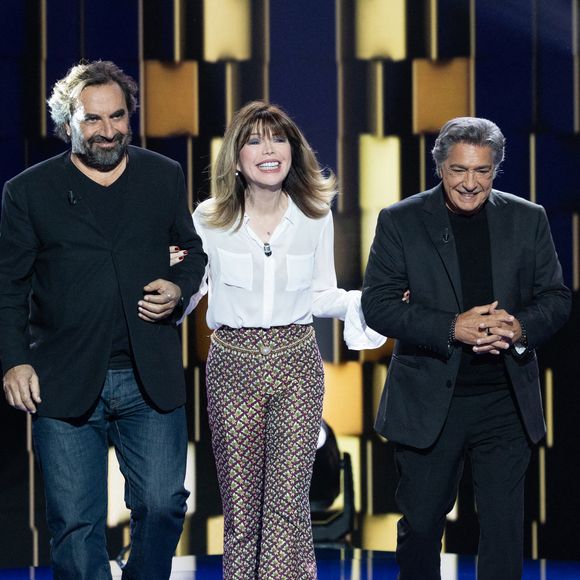 Exclusif - Frédéric François, André Manoukian, Isabelle Morizet (Karen Cheryl) lors de l'enregistrement de l'émission "La Boîte à secrets", présentée par F.Bollaert et diffusée le 16 janvier 2026 sur France 3, dans les studios du Lendit à Saint-Denis, France, le 16 décembre 2025. © Cyril Moreau/Bestimage