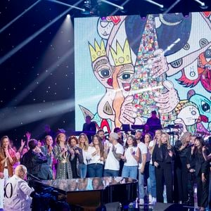 Exclusif - Zazie, Gauvain Sers, Cali, Benabar, Nolwenn Leroy, Giordana Angi, Michael Gregorio, Anne Sila, Santa, Alexia Gredy, Pascal Obispo, La Troupe des 10 commandements, Axel Bauer, Elodie Frégé, Natasha St Pier, Patrick Bruel, Florent Pagny, Nagui lors de l'enregistrement de l'émission "L'anniversaire secret" à Paris. Le 7 novembre 2023
Cyril Moreau / Bestimage