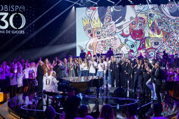 Exclusif - Zazie, Gauvain Sers, Cali, Benabar, Nolwenn Leroy, Giordana Angi, Michael Gregorio, Anne Sila, Santa, Alexia Gredy, Pascal Obispo, La Troupe des 10 commandements, Axel Bauer, Elodie Frégé, Natasha St Pier, Patrick Bruel, Florent Pagny, Nagui lors de l'enregistrement de l'émission "L'anniversaire secret" à Paris. Le 7 novembre 2023
Cyril Moreau / Bestimage