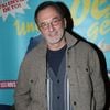 Des voyages comme celui-là il en a fait pendant de belles et longues années mais il y a une personnalité qu'il a toujours rêvé d'emmener avec lui mais qui a refusé. 

Exclusif - Frédéric Lopez - Célébrités à la 600ème de la Pièce « Une idée géniale » au Théâtre des Variétés à Paris, France. Le 2 Octobre 2024. 
© Bertrand Rindoff / Bestimage