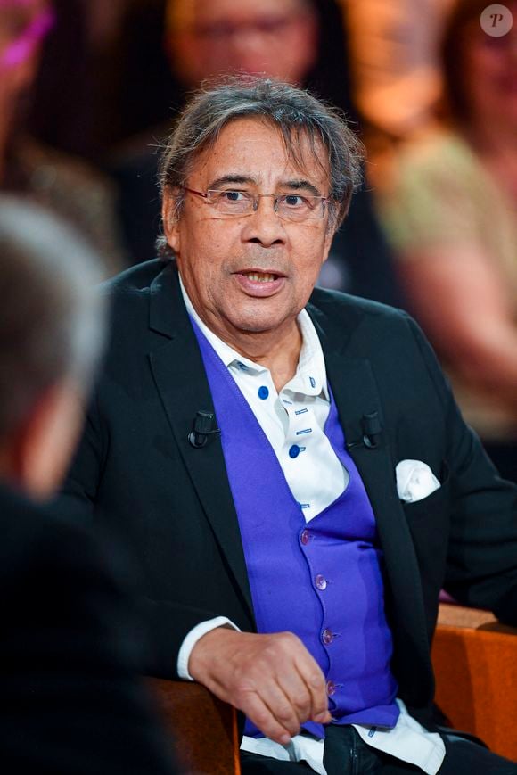 Le chanteur reconnaît aujourd’hui chercher à rattraper le temps perdu avec lui.

 Laurent Voulzy lors de l'enregistrement de l'émission "Famille je vous aime" présentée par M.Drucker et qui sera diffusée le 29 décembre sur France 3, au studio Rive gauche, à Paris, France, le 2 décembre 2025. © Gaffiot-Perusseau/Bestimage