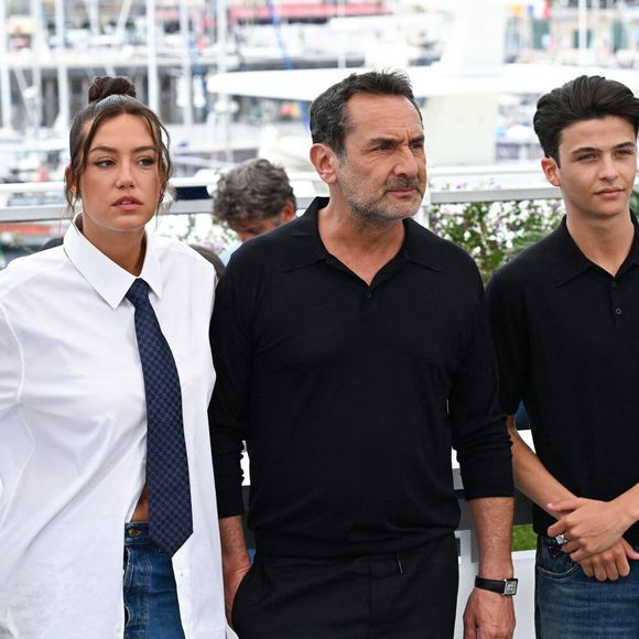 Lors d'une interview, le couple formée par la comédienne avec François Civil a été évoqué

François Civil, Adele Exarchopoulos, Gilles Lellouche, Malik Frikah et Mallory Wanecque au photocall de Beating Hearts, au Palais de Festival, dans le cadre de la 77ème édition du Festival de Cannes. Crédit : Doug Peters/EMPICS/PA Photos/ABACA