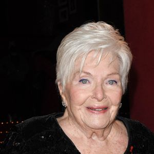 Exclusif - No Web - Prix Spécial - Line Renaud - Backstage de l'enregistrement de l'émission "Sidaction, ensemble contre le Sida - Merci Line" au Paradis Latin à Paris, qui sera diffusée le 27 mars sur France 2. Le 1er mars 2021. Alors que L.RENAUD s’apprête à prononcer les premiers mots de l’édition 2021, elle ne s’attendait pas à découvrir, que les artistes qu’elle a mobilisés autour de la lutte contre le sida lui ont réservés en secret une grande soirée surprise sur la scène du Paradis Latin pour la remercier du combat exceptionnel qu’elle mène depuis 35 ans !
Samedi 27 mars 2021 à 21h05 sur France 2, découvrez cette grande soirée surprise orchestrée par un duo inédit : M.ROBIN et O.MINNE et avec la complicité de J.P.GAULTIER.
Ensemble, aux côtés de L.RENAUD, ils accueilleront de nombreux invités complices qui rendront hommage à cette femme d’exception en parcourant en chansons et en archives 35 ans de ce combat qui est toute sa vie ! De nombreux anonymes que L.Renaud a aidés depuis 35 ans viendront également témoigner du soutien inestimable qu’ils ont reçu de sa part.
Cette soirée d’engagement pour l’association Sidaction sera l’occasion une nouvelle fois de sensibiliser les téléspectateurs et de faire appel à leur générosité en appelant le 110.
Surprises, émotion, partage et bonne humeur rythmeront cette édition très spéciale du Sidaction…
© C.Guirec-C.Moreau / Bestimage