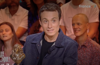 Chroniqueur dans l’émission "Quelle Époque", le journaliste s’est récemment exprimé sur l’orgasme féminin à l’occasion de la sortie du film "Pour le plaisir", porté notamment par Alexandra Lamy et François Cluzet.

Hugo Clément dans l'émission "Quelle Époque" France 2