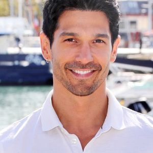 Sauf que Vinnie Dargaud avait déjà mis les choses au clair à ce sujet, en interview. "Avec Claire Chust, j'ai une relation que je n'ai avec personne d'autre. Sans être mon amoureuse, c'est une sorte de partenaire de vie, une confidente, une collègue... On se dit tout. C'est ma meilleure pote !", avait confié l'ex-mari de Marion Zem au cours d'une interview pour Télé 7 jours.

Vinnie Dargaud - Photocall du film en compétition "Murder Club" lors de la 26ème Edition du Festival de la Fiction de La Rochelle. 
© Patrick Bernard / Bestimage