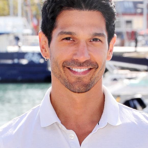 Sauf que Vinnie Dargaud avait déjà mis les choses au clair à ce sujet, en interview. "Avec Claire Chust, j'ai une relation que je n'ai avec personne d'autre. Sans être mon amoureuse, c'est une sorte de partenaire de vie, une confidente, une collègue... On se dit tout. C'est ma meilleure pote !", avait confié l'ex-mari de Marion Zem au cours d'une interview pour Télé 7 jours.

Vinnie Dargaud - Photocall du film en compétition "Murder Club" lors de la 26ème Edition du Festival de la Fiction de La Rochelle. 
© Patrick Bernard / Bestimage