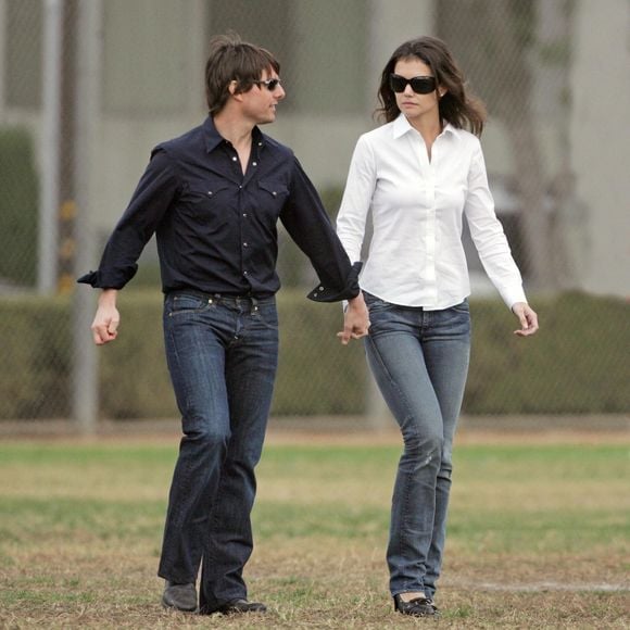 Tom Cruise et sa fiancée Katie Holmes regardant sa fille Isabella jouer au football à Beverly Hills, Californie, USA, le 11 novembre 2006. Photo by David Buchan/PCN/ABACAPRESS.COM