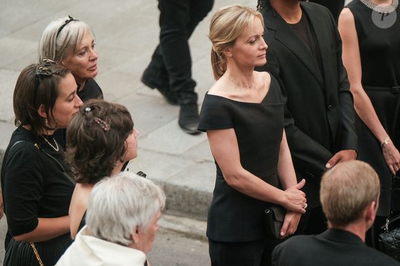 Audrey Crespo-Mara, Manon Ardisson, Ninon Ardisson et Christiane Bergognon (ex femme de Thierry Ardisson) - Sorties des obsèques de Thierry Ardisson en l’église Saint-Roch de Paris, France, le 17 juillet 2025. © Bestimage