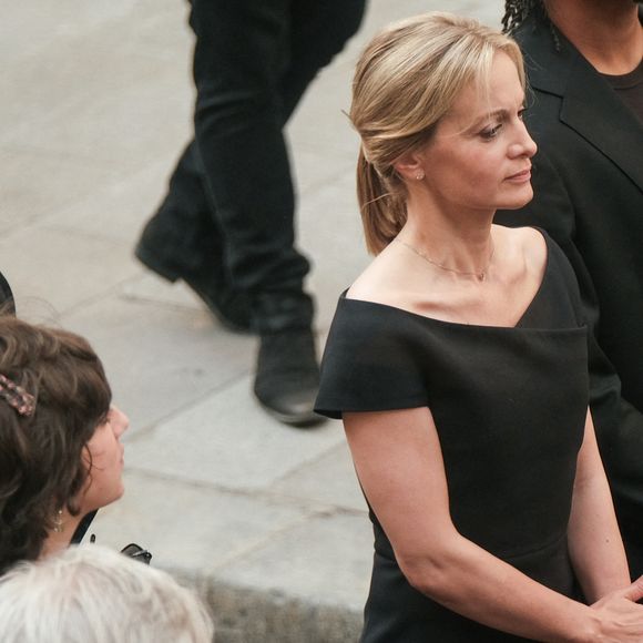 Audrey Crespo-Mara, Manon Ardisson, Ninon Ardisson et Christiane Bergognon (ex femme de Thierry Ardisson) - Sorties des obsèques de Thierry Ardisson en l’église Saint-Roch de Paris, France, le 17 juillet 2025. © Bestimage