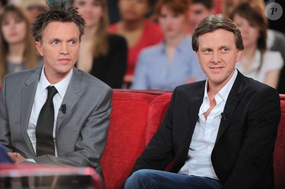 Claude François Junior avait déjà évoqué que leur père avait caché l’existence de son second enfant pour protéger sa carrière.

Marc François et Claude François Junior - Enregistrement de l'émission "Vivement Dimanche". © Guillaume Gaffiot /Bestimage