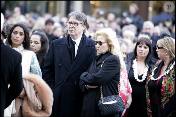 Tony Scotti et Sylvie Vartan - obsèques du chanteur Carlos en l'église Saint-Germain des Prés à Paris en 2008. JACOVIDES-GUIZARD / BESTIMAGE