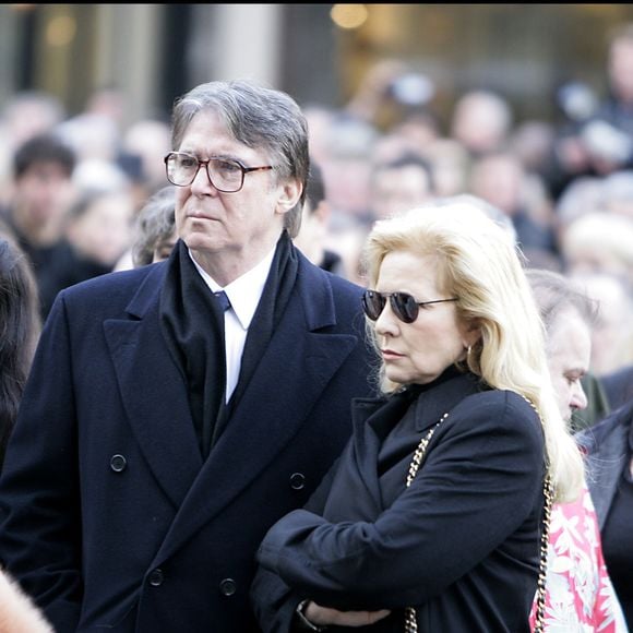 Tony Scotti et Sylvie Vartan - obsèques du chanteur Carlos en l'église Saint-Germain des Prés à Paris en 2008. JACOVIDES-GUIZARD / BESTIMAGE