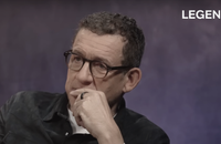 Dany Boon dans le podcast "LEGEND" raconte comment un homme fou et armé d'un couteau s'est approché de lui.