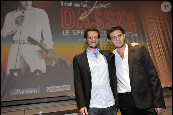 Julien Dassin confie par ailleurs ne jamais avoir été très proche de son frère aîné, Jonathan Dassin. 

Jonathan Dassin et Julien Dassin à la générale de la comédie musicale "Il était une fois... Joe Dassin", au Grand Rex à Paris, le 07/10/2010. Crédit Coadic Guirec / Bestimage