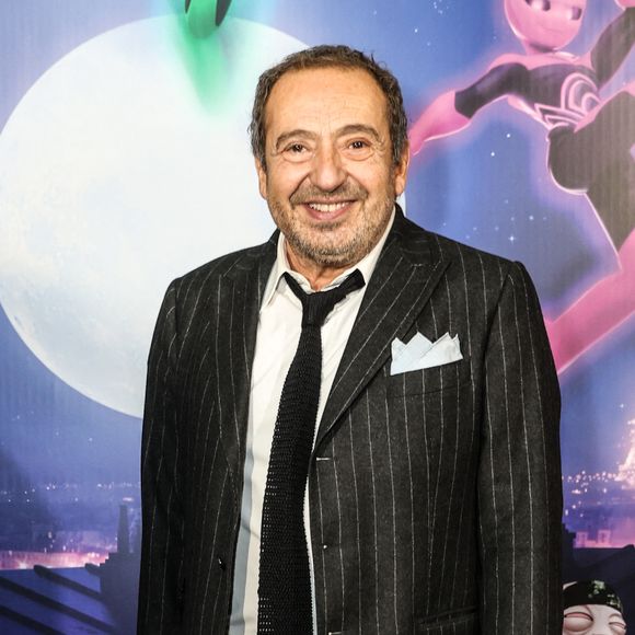 Patrick Timsit au photocall de la soirée du 6ème Gala caritatif de l'Institut Rafaël  et de la Zag Foundation, dédié à l'accompagnement des enfants en santé intégrative au Pavillon Gabriel à Paris le 12 novembre 2024.

© Erez Lichtfeld/Bestimage