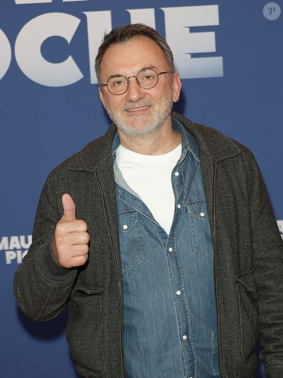 Et pendant ces semaines-là, les repas laissaient franchement à désirer.Frédéric Lopez a confié à Laurent Mariotte qu'il privilégiait la facilité à la qualité. 

Frédéric Lopez à l'avant-première du film "Mauvaise pioche" au Publicis Cinémas à Paris le 23 mars 2026. © Coadic Guirec/Bestimage