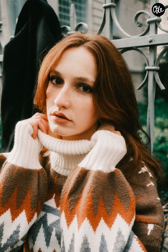 Pour rester tendance en automne, les teintes comme le marron, le bordeaux ou le vert forêt s'imposent dans nos vestiaires cocooning.