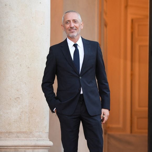 Gad Elmaleh arrive au palais de l'Élysée pour un dîner offert aux chefs d’état et de gouvernement par le président de la république dans le cadre du XIXe Sommet de la Francophonie à Paris, le 4 octobre 2024. © Lionel Urman / Panoramic / Bestimage