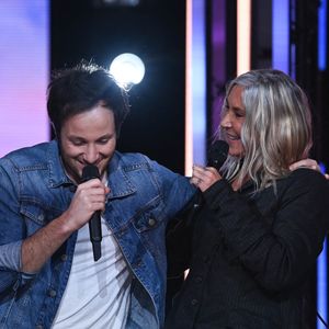 Zazie, auteur-compositeur-interprète lors du Téléthon 2023, et le chanteur Vianney, à Saint Denis, près de Paris, France, le 8 décembre 2023.