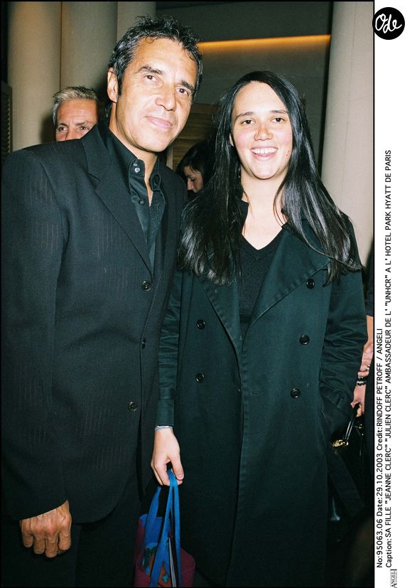 L’artiste assume également certains regrets concernant l’éducation de ses cinq enfants.

Julien Clerc et sa fille Jeanne à l'hôtel Park Hyatt de Paris

BERTRAND RINDOFF PETROFF / BESTIMAGE