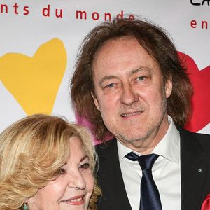 Propriétaire d’un duplex parisien ainsi que d’une demeure en Haute-Savoie héritée de ses grands-parents, elle s’imagine désormais couler des jours heureux sur la Côte d’Azur. 

La chanteuse française Nicoletta pose avec son mari Jean-Christophe Molinier pour un photo-call lors de la Soirée de Mécénat Chirurgie Cardiaque à Paris le 10 mars 2025. Photo by Firas Abdullah/ABACAPRESS.COM