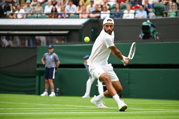 Laurent Lokoli (FRA) dispute son premier tour du tournoi de Wimbledon 2023 à l'AELTC de Londres, le 3 juillet 2023. Photo : Corinne Dubreuil/ABACAPRESS.COM