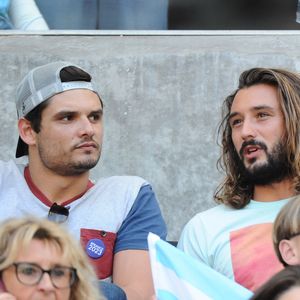 Florent Manaudou et Jeremy Frérot assistent à la demi-finale du Top 14 "Clermont - Racing 92" au stade Vélodrome à Marseille, le 27 mai 2017.