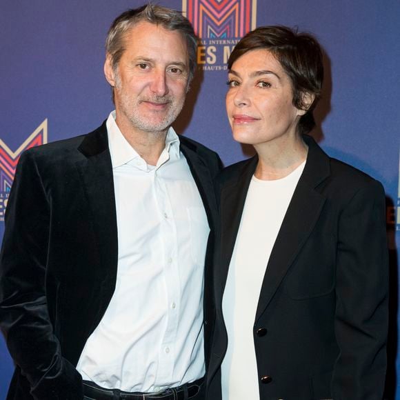 "Parce que je trouve que c’est une femme extraordinaire", déclare-t-il en parlant de son épouse, Daphné Roulier...

Exclusif - Antoine de Caunes et sa femme Daphné Roulier - Photocall du dîner de gala Séries Mania à l'hôtel Salomon de Rothschild à Paris, France, le 30 janvier 2019. © Olivier Borde/Bestimage