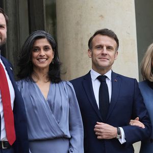 Le président français Emmanuel Macron et sa femme la Première Dame Brigitte Macron accueillent le vice-président américain J.D. Vance (James David Vance) et sa femme Usha Vance pour un déjeuner de travail, en marge du Sommet d'action sur l'intelligence artificielle (IA), au palais présidentiel de l'Elysée, à Paris, France, le 11 février 2025. © Cyril Moreau/Bestimage