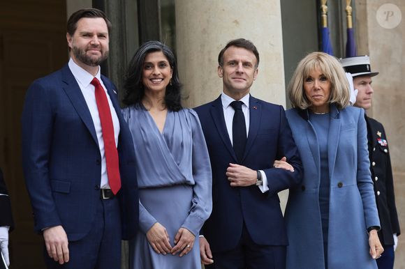 Le président français Emmanuel Macron et sa femme la Première Dame Brigitte Macron accueillent le vice-président américain J.D. Vance (James David Vance) et sa femme Usha Vance pour un déjeuner de travail, en marge du Sommet d'action sur l'intelligence artificielle (IA), au palais présidentiel de l'Elysée, à Paris, France, le 11 février 2025. © Cyril Moreau/Bestimage
