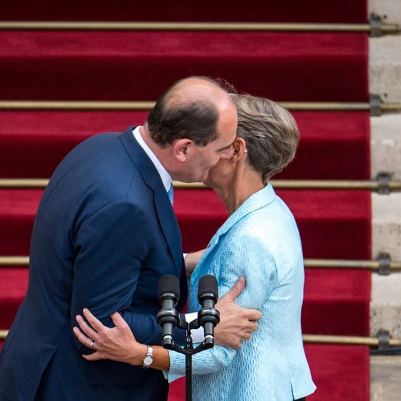 Passation de pouvoirs entre l’ancien Premier ministre français, Jean Castex et à la nouvelle Première ministre française, Elisabeth Borne à l Hôtel de Matignon à Paris, France, le 16 mai 2022. © Gabrielle Cezard/Pool/Bestimage