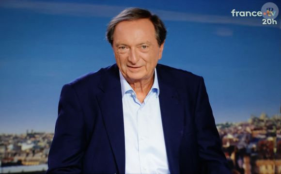 Selon "Sud Ouest", il a "plaidé coupable", admettant ne pas avoir anticipé la forte volatilité des marchés pétroliers liée aux tensions au Moyen-Orient. 

Captures d'écran - Michel-Édouard Leclerc est le premier invité du journal de 20 heures de L.Salamé sur France 2 le 1er septembre 2025.

© Alain Guizard / Bestimage
|Captures d'écran - Michel-Édouard Leclerc est le premier invité du journal de 20 heures de L.Salamé sur France 2