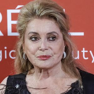Catherine Deneuve au photocall de la soirée de charité de la Fondation Umbrella à l'hôtel Hyatt Regency de Düsseldorf, Allemagne, le 29 mai 2026. © Action Press/Bestimage