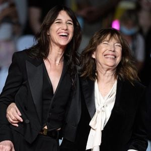 Charlotte Gainsbourg et Jane Birkin assistent à la projection de Jane par Charlotte lors du 74ème Festival de Cannes, le 07 juillet 2021 à Cannes, France. Photo par David Niviere/ABACAPRESS.COM