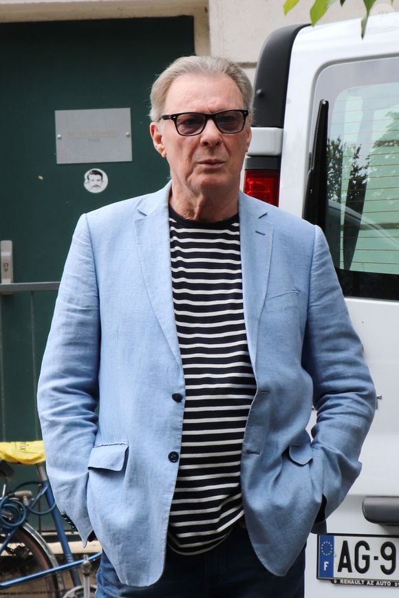 Herbert Léonard devant le studio Gabriel après l'émission "Vivement Dimanche" à Paris le 27 août 2018. AGENCE / BESTIMAGE